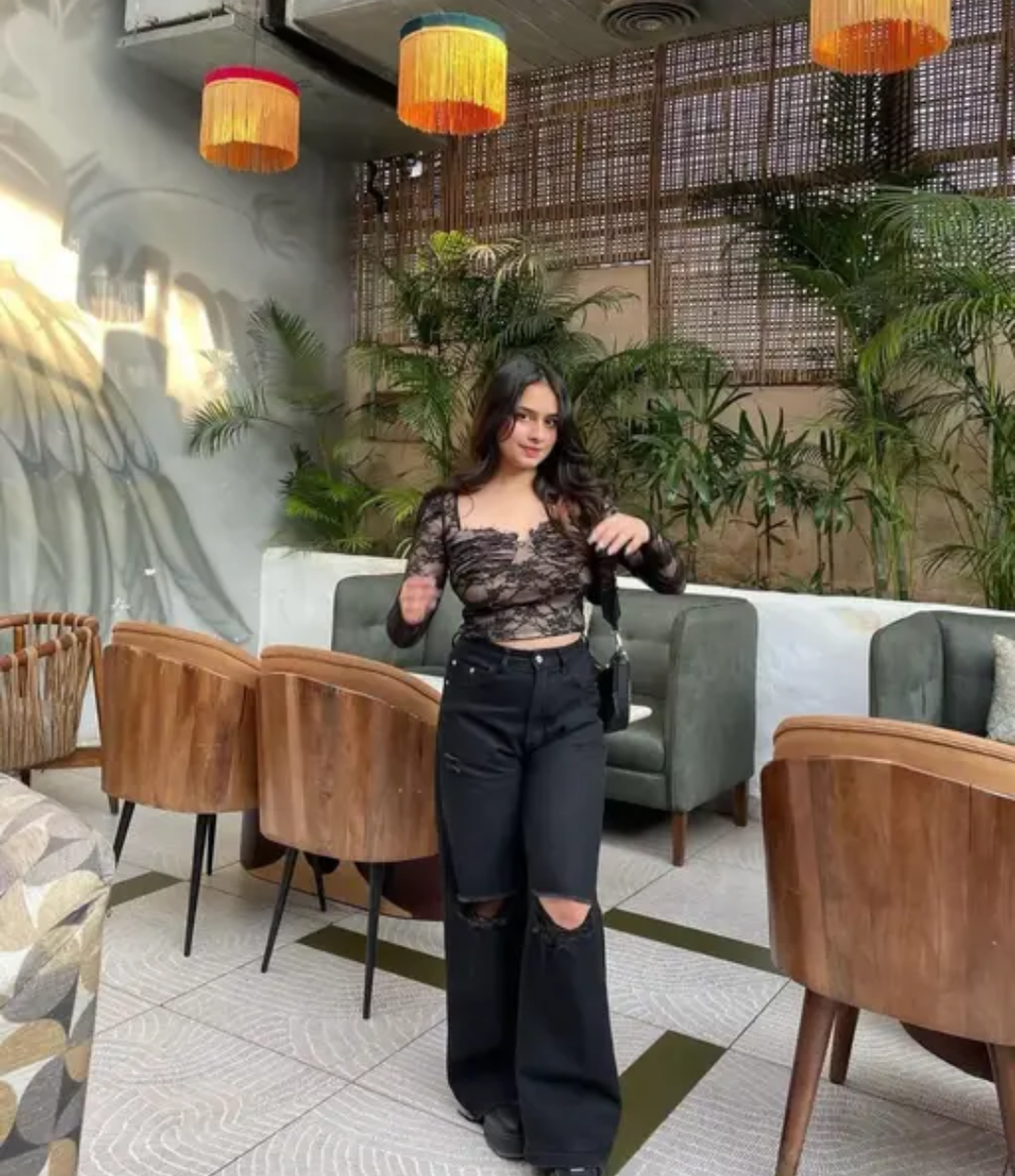 Women Torn Baggy Jeans(Black)